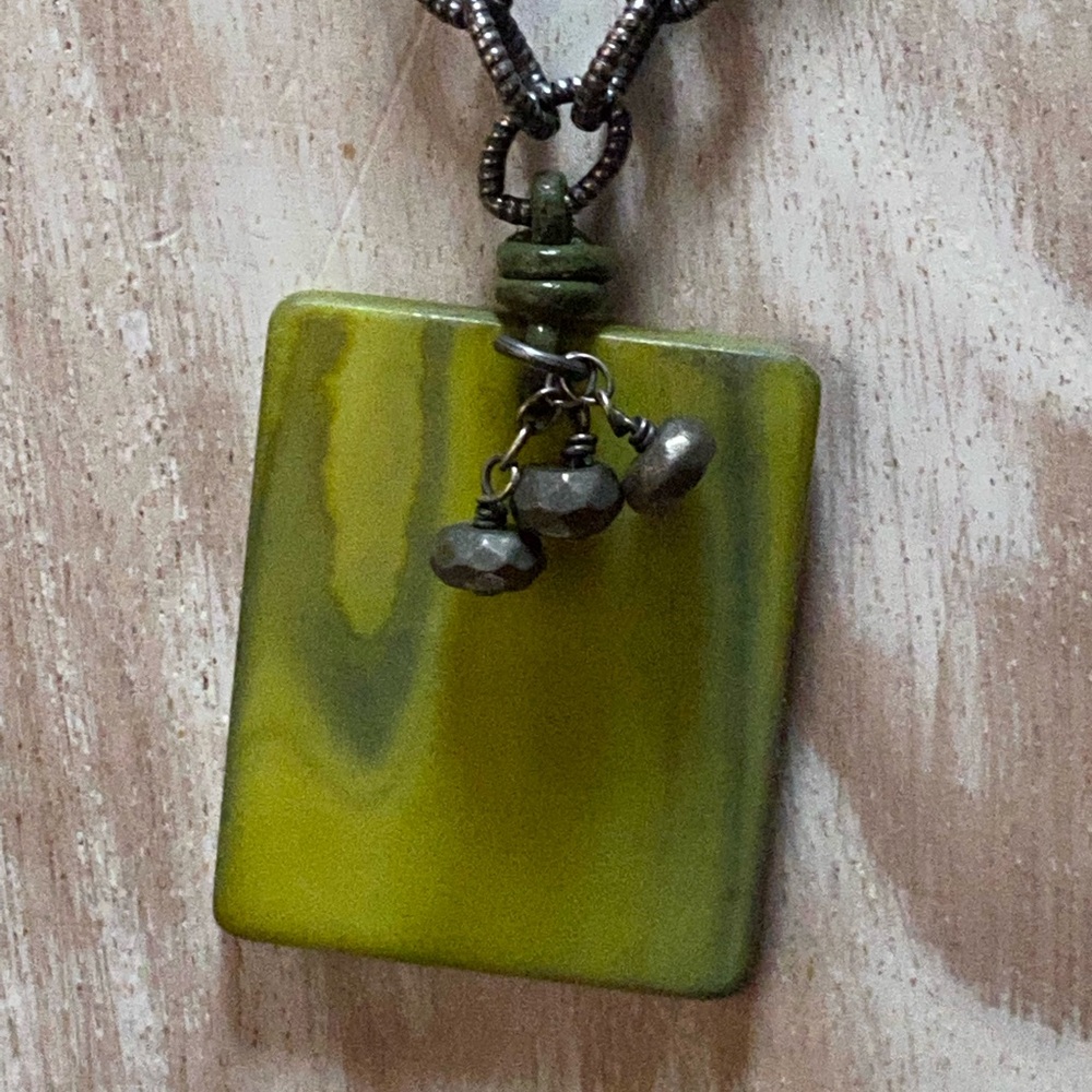 SILPADA N1133Green and Silver Pendant Necklace